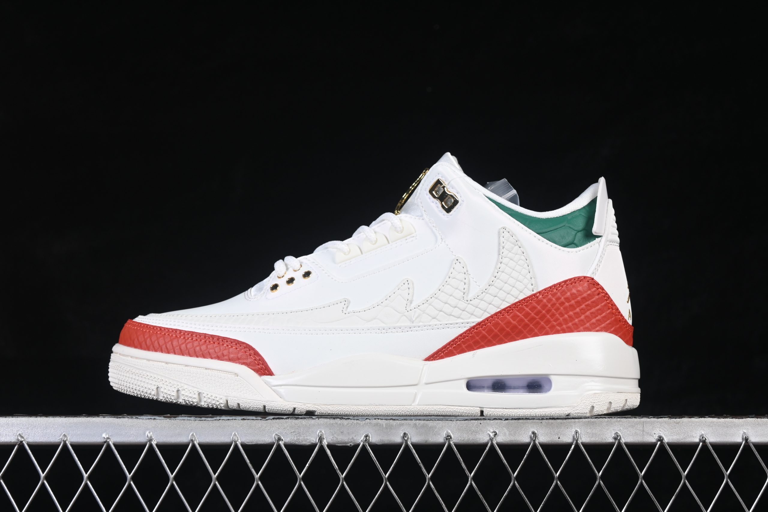 AJ3 Sneaker Retro 'El Vuelo' Summit White and Pine Green IO1752-100