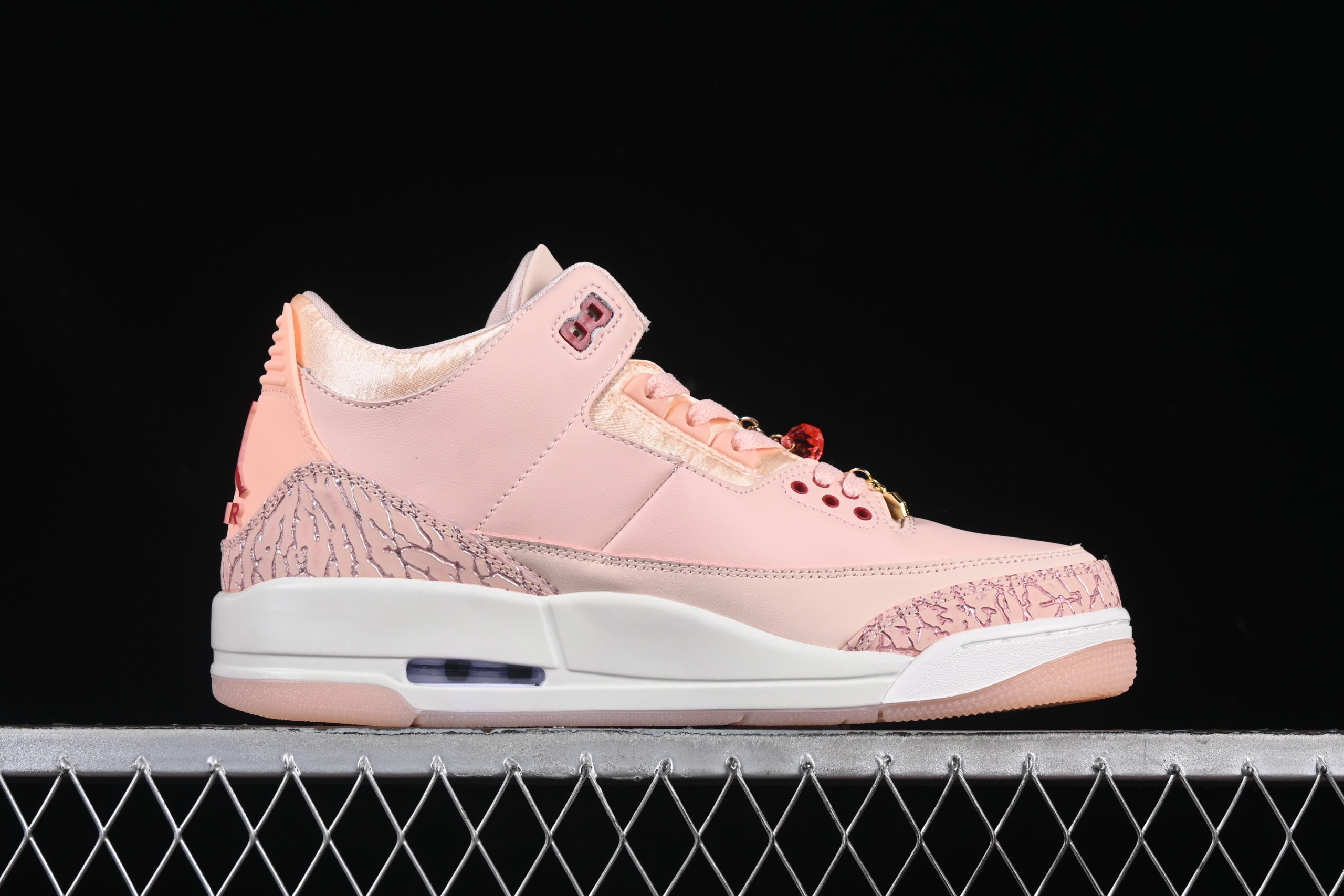 AJ3 Sneaker Retro Valentine's Day Treat Yourself HJ0178-600 - Image 2