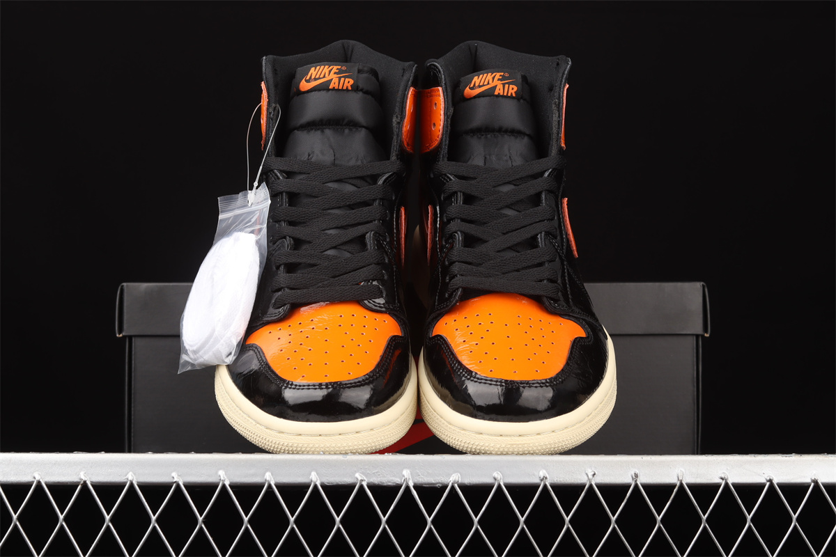 AJ1 Retro High Shattered Backboard 3.0 555088-028 - Image 4