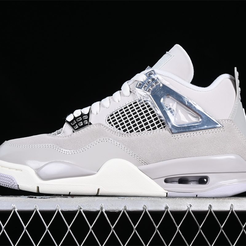 AJ4 Retro Frozen Moments AQ9129-001