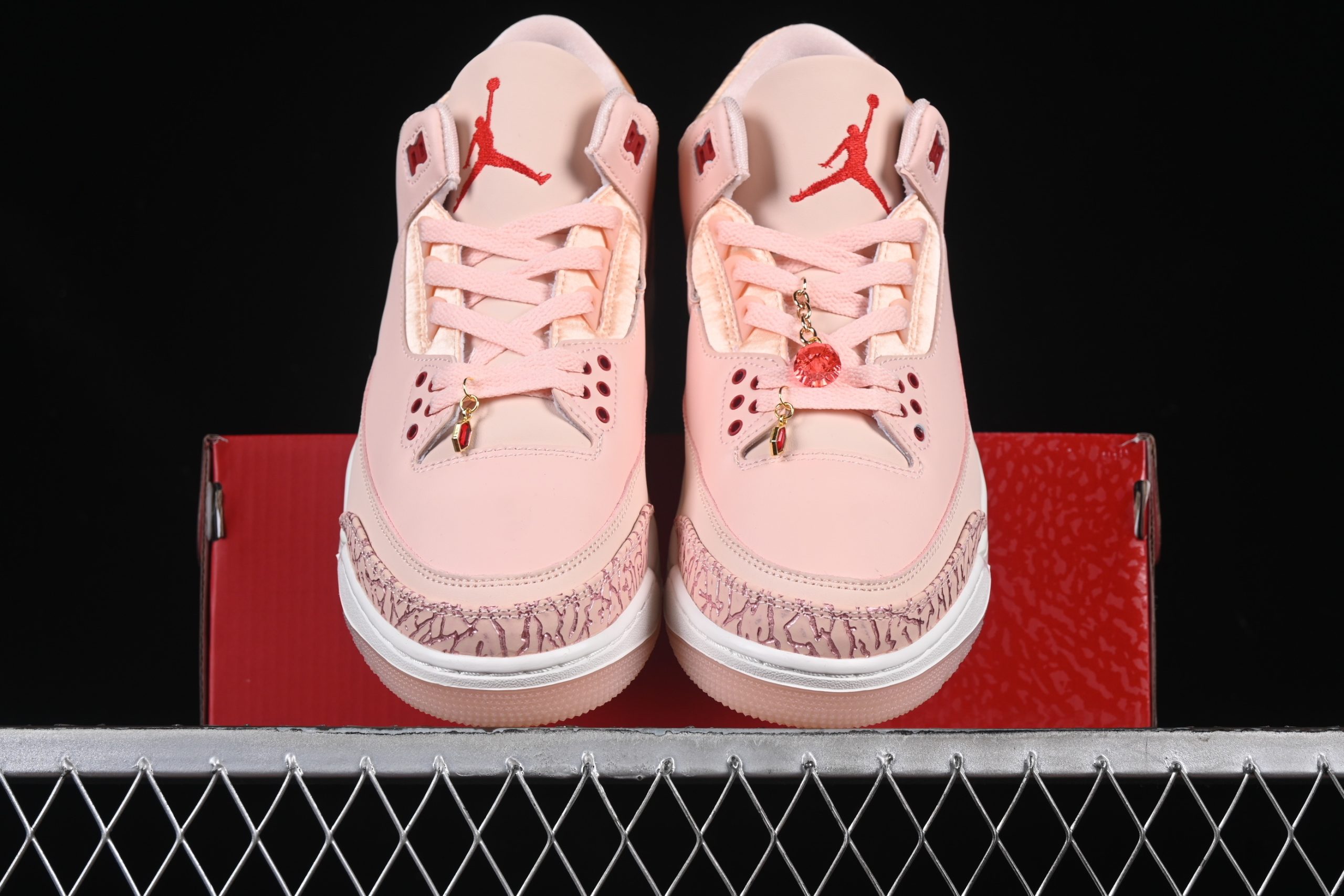 AJ3 Sneaker Retro Valentine's Day Treat Yourself HJ0178-600 - Image 3