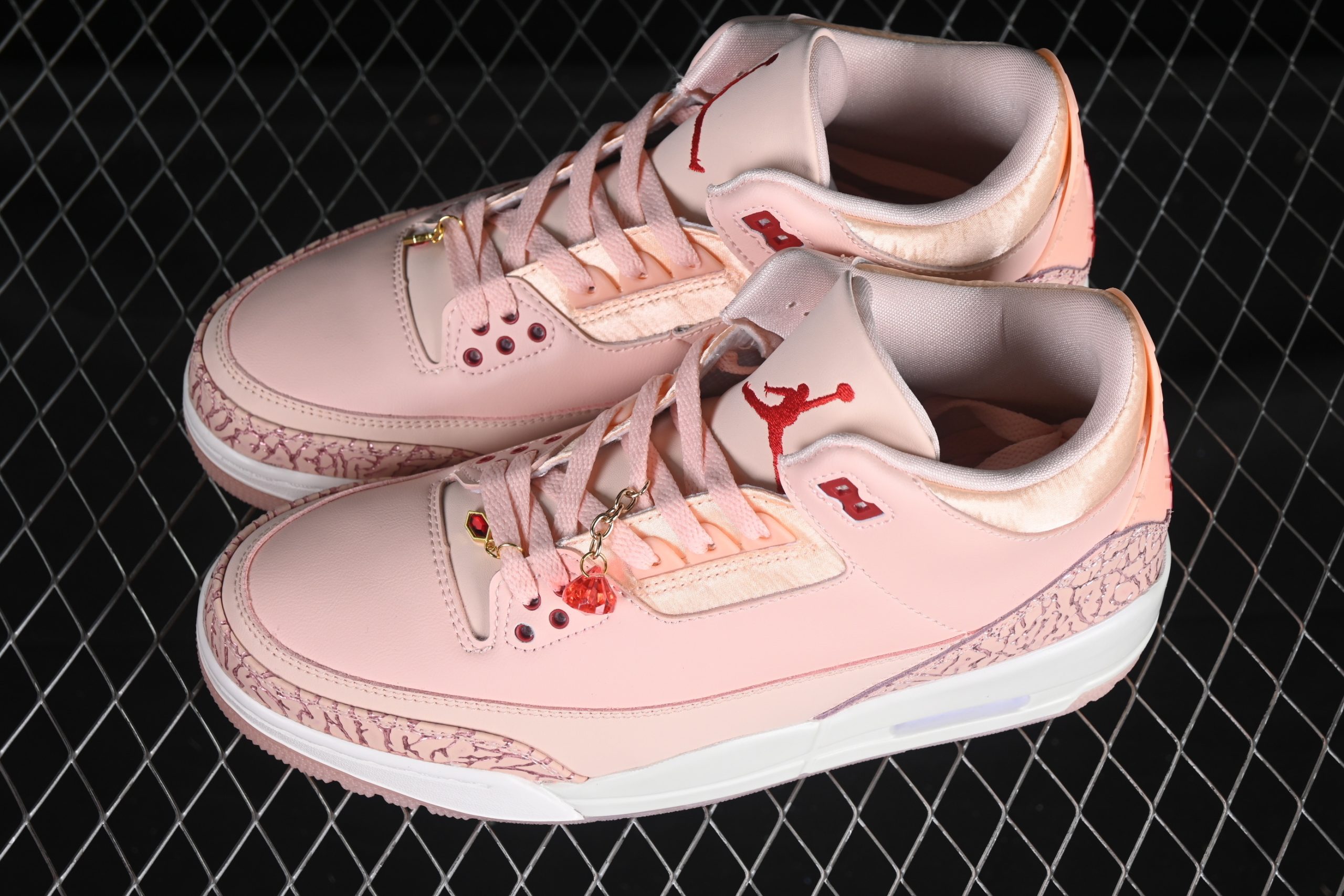 AJ3 Sneaker Retro Valentine's Day Treat Yourself HJ0178-600 - Image 4